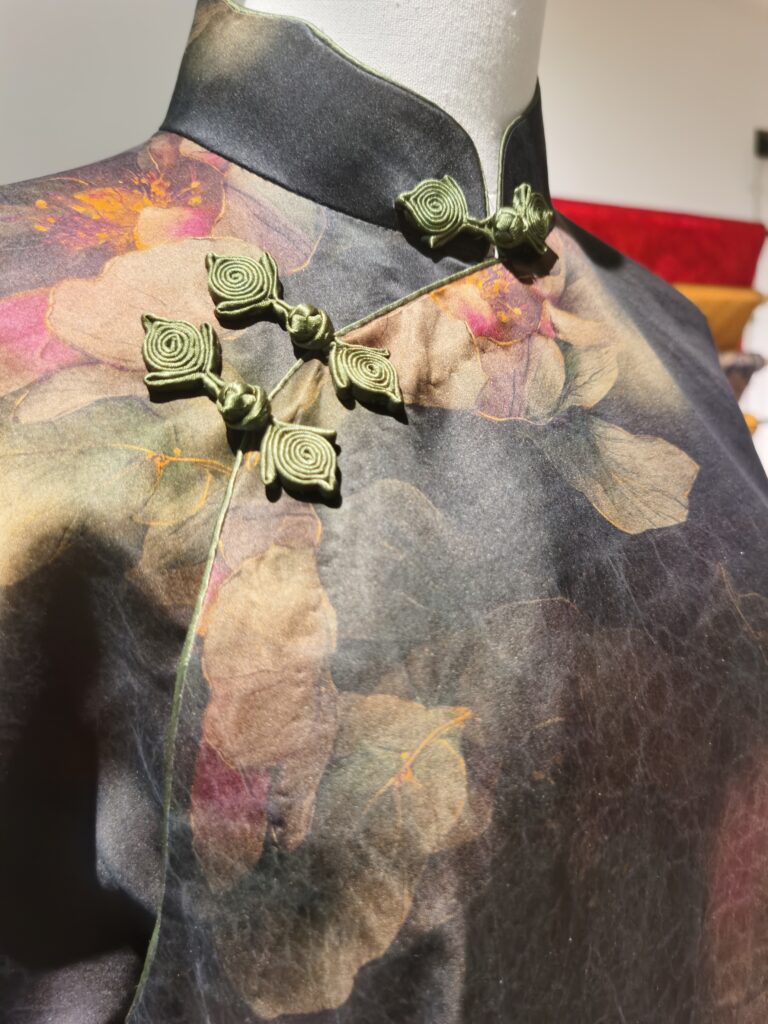 Guide for Selecting the Right Silk Flag袍 Sizes for Middle-aged and Elderly People
