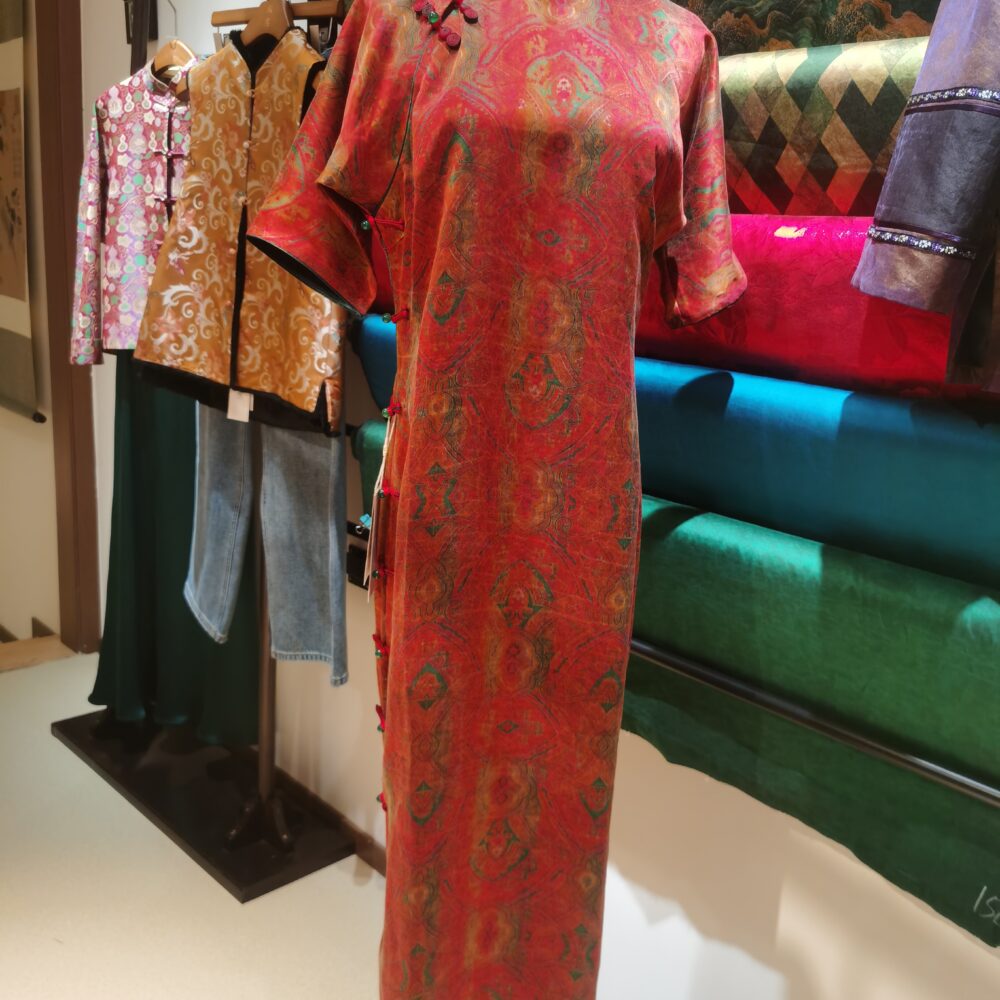 Handcrafted Luxury Silk Intangible Eco-Friendly Silk Qipao Dress