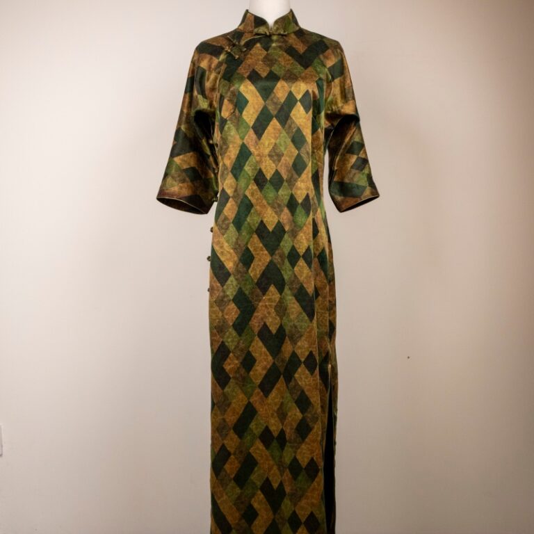 Pre-treatment techniques for dry cleaning of silk cheongsam jackets