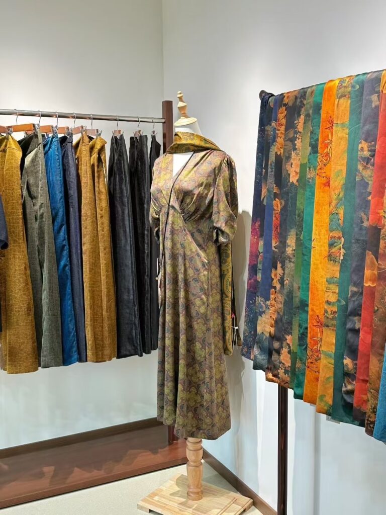 Tips for Selecting the Right Color for Skin Tone and Matching with Silk Qipao