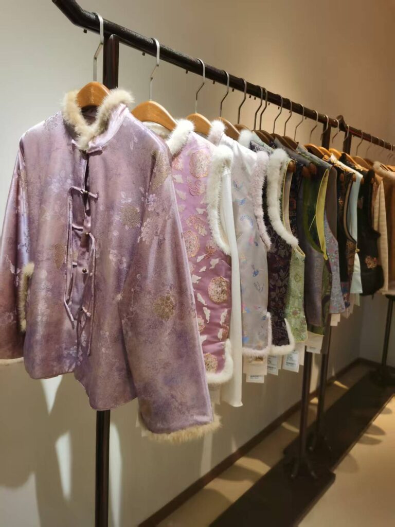 Selection methods for dry cleaning and water washing of silk cheongsam