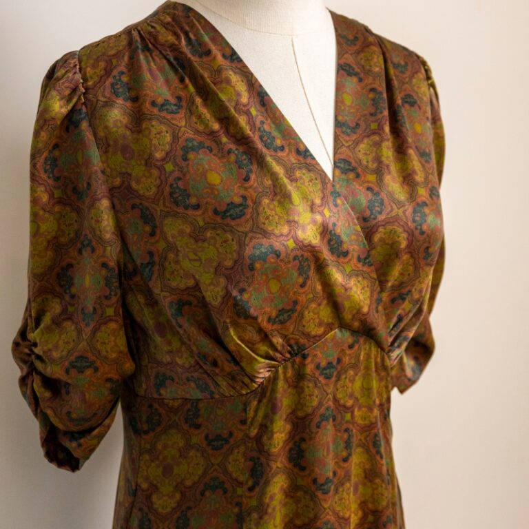 Seasonal selection of silk cheongsam fabric choices