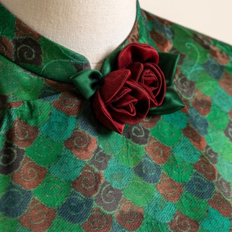 Method for Removing Stains from Silk Cheongsam (Chinese Traditional Dress)