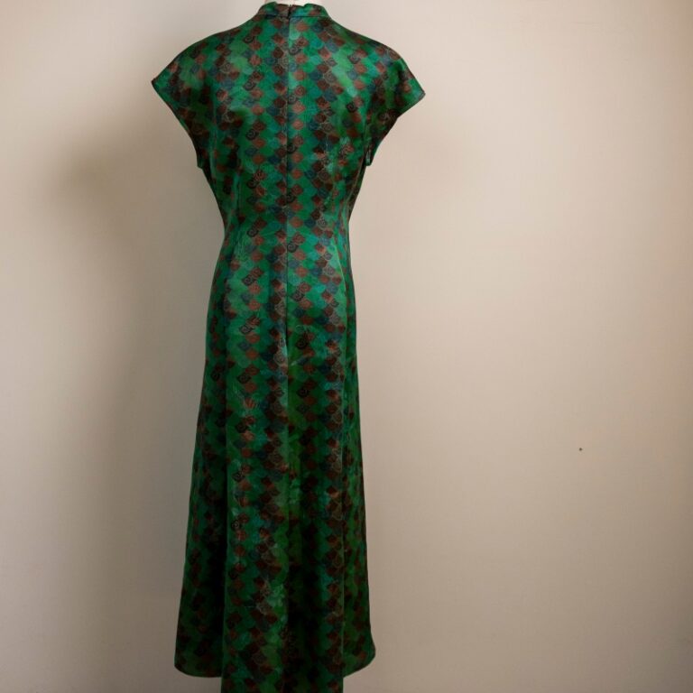 Silk cheongsam care and maintenance tips for preventing fraying and wear and tear during wearing